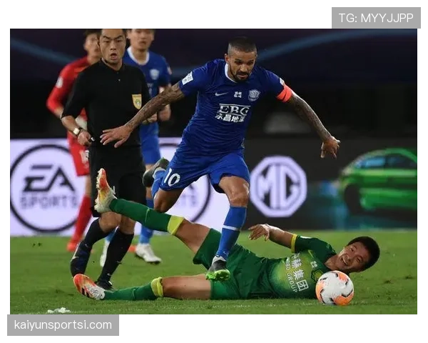 快速任意球规则：何时允许立即开球及裁判对干扰的判罚