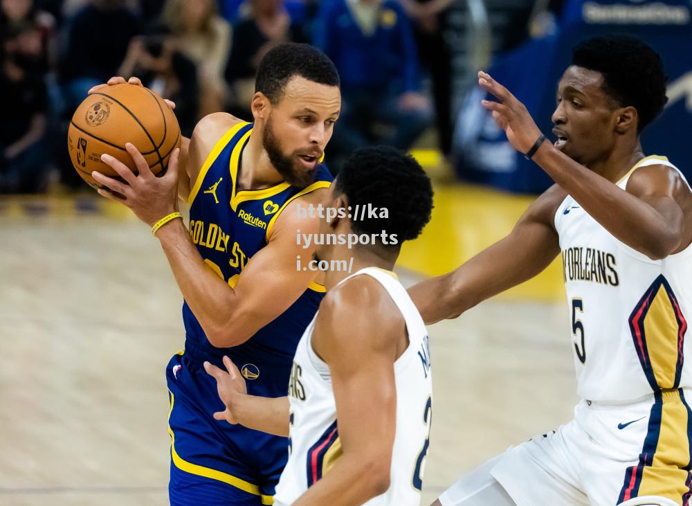 开云体育-NBA历年常规赛中金州勇士队占据长达五年的联盟第一位置